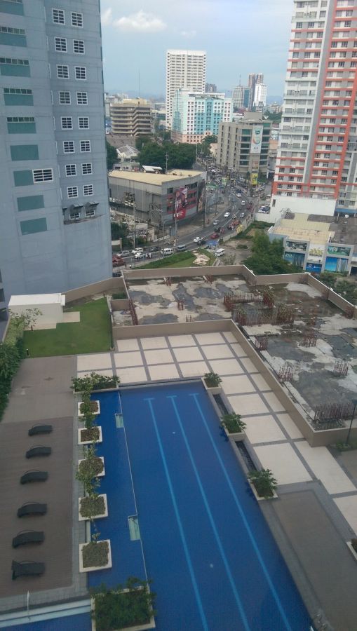 Short Term Condo for Rent near Robinsons Forum EDSA Boni MRT station04