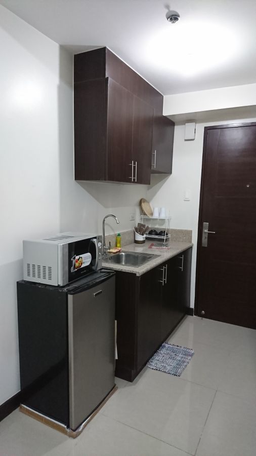 Short Term Condo for Rent near Robinsons Forum EDSA Boni MRT station05