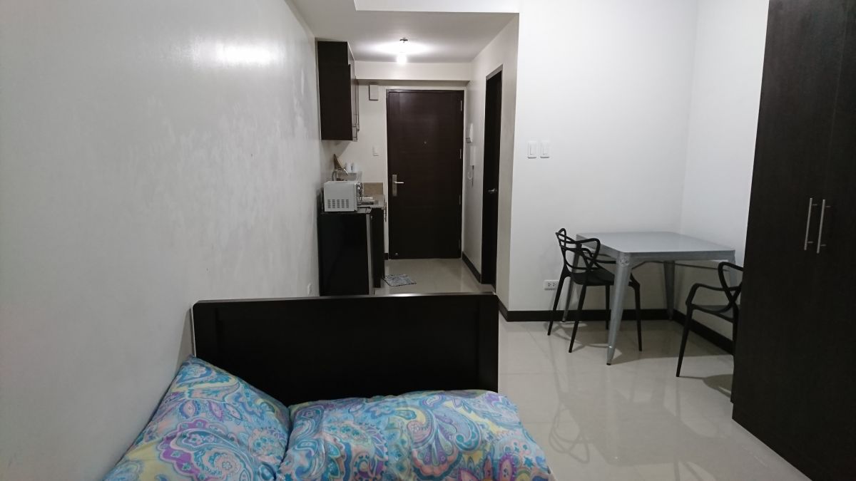 Short Term Condo for Rent near Robinsons Forum EDSA Boni MRT station06