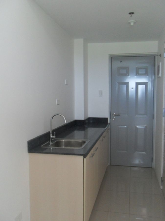 SM Berkeley 1 Bedroom For Rent Near Miriam College07
