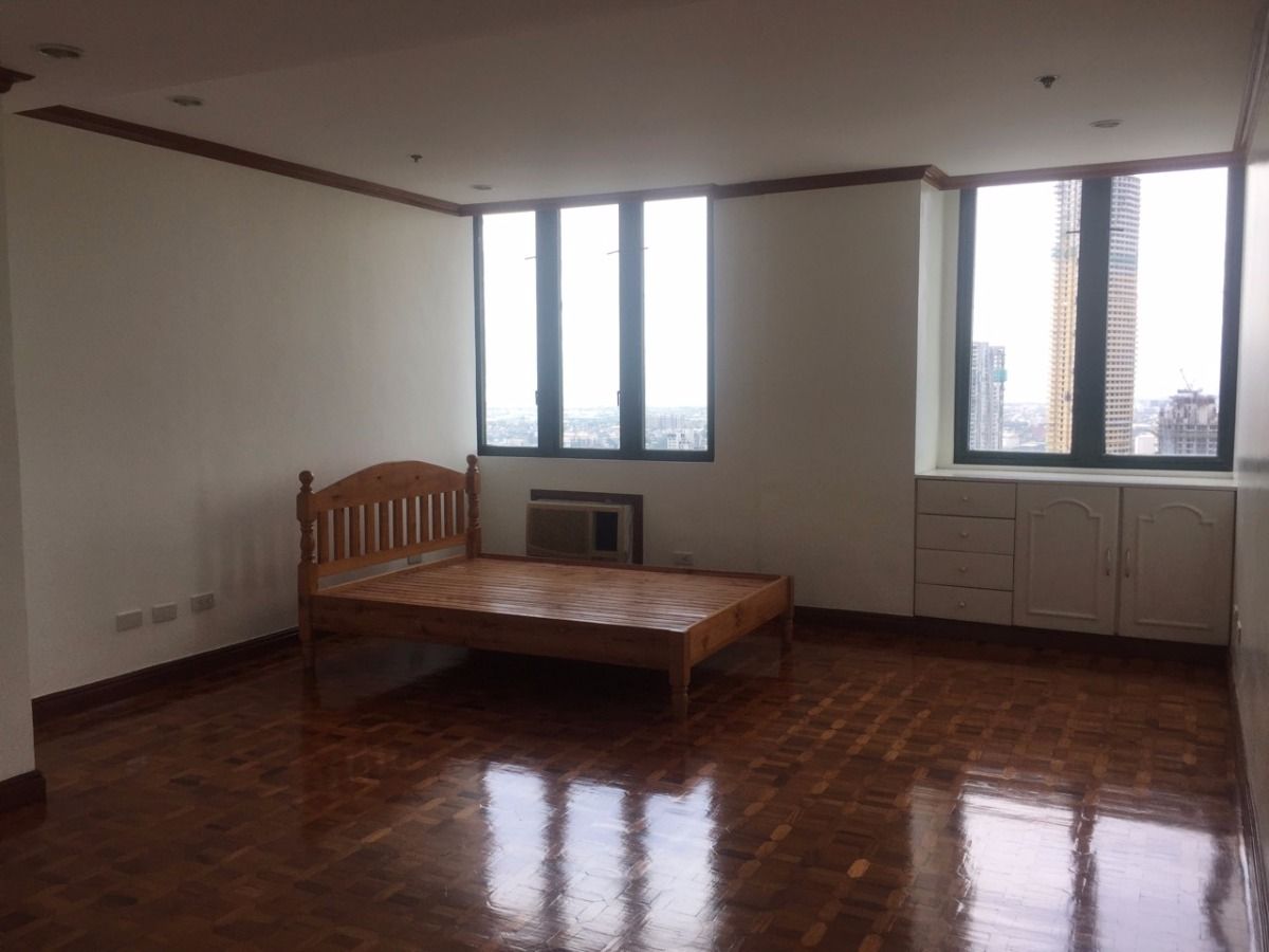 Penthouse For Rent Renaissance Tower Meralco Near Ortigas CBD09