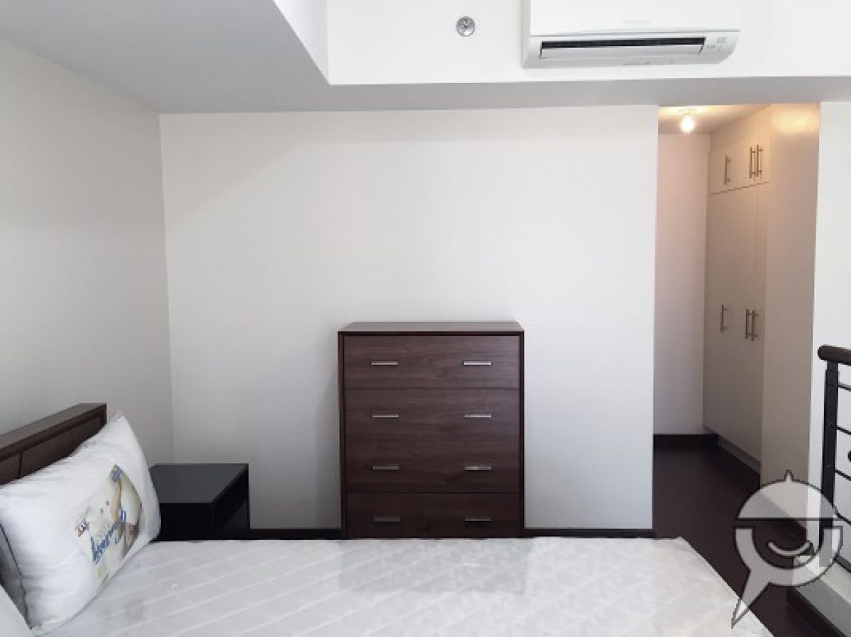 Condo Unit For Rent at Twin Oaks Place Unit 42F07