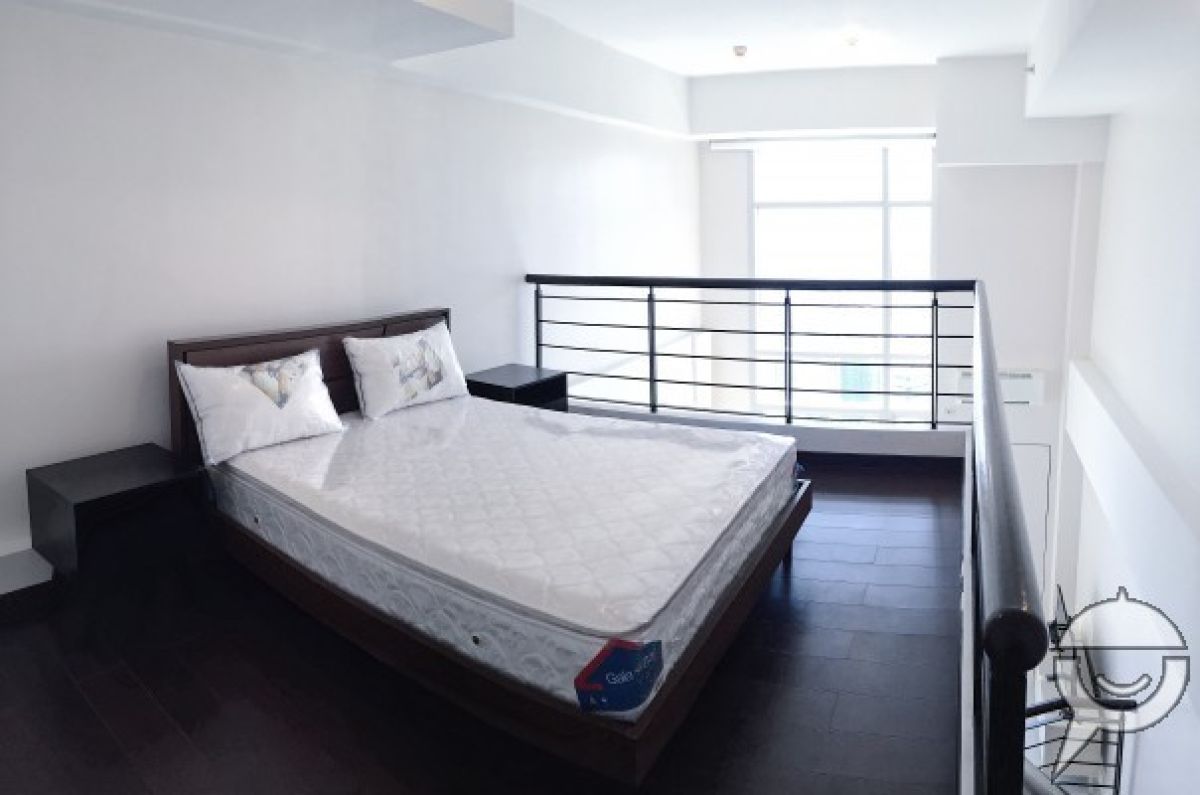 Condo Unit For Rent at Twin Oaks Place Unit 42M05
