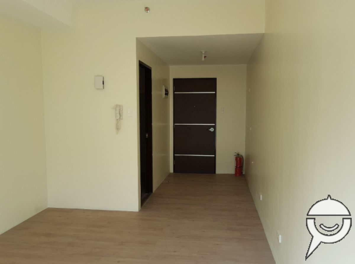 2nd Floor SOHO unit for rent / lease03