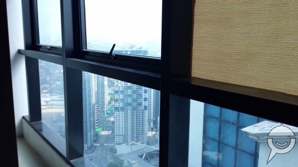 Studio unit in BSA Twin Towers back of Megamall ADB03