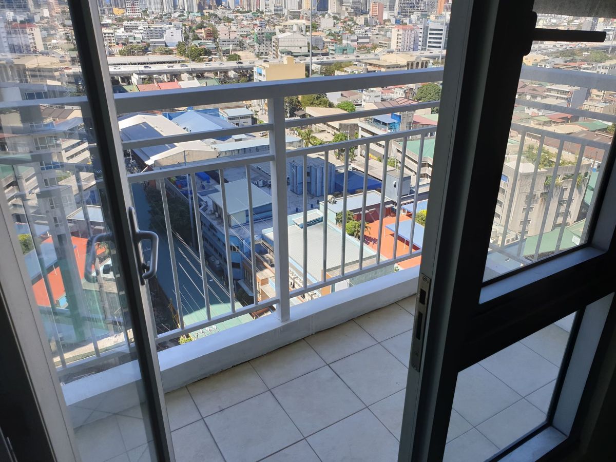 Avida Makati West Tower2 Condo 53sqm Corner Unit with Balcony for rent07