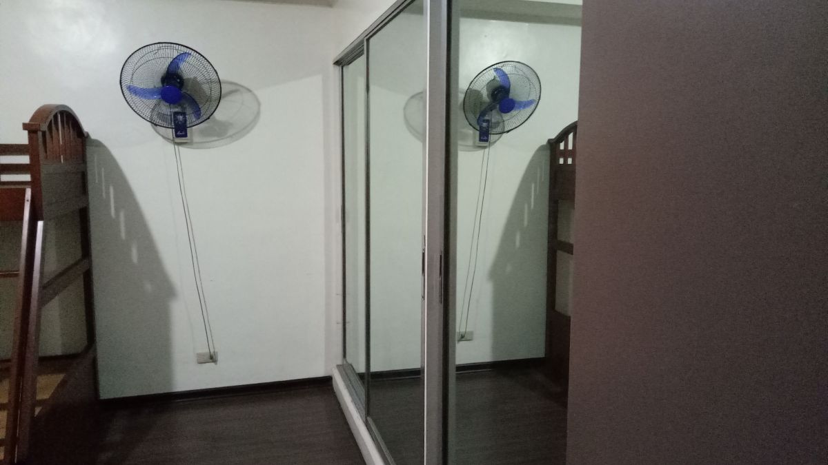 3 bedroom with large space for rent05