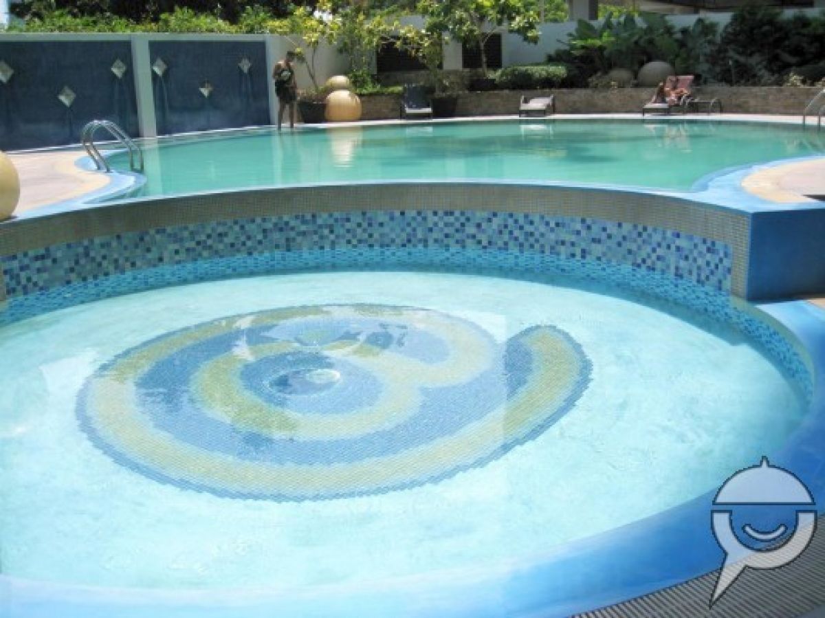 Luxurious 2BR Condo at Cebu Business Park10