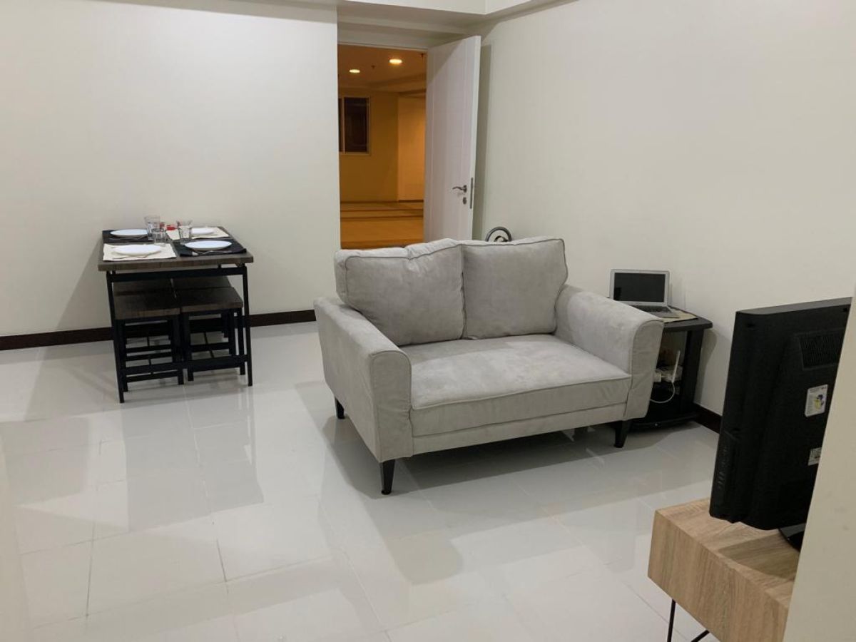 2 BR @ Lumiere Residences03