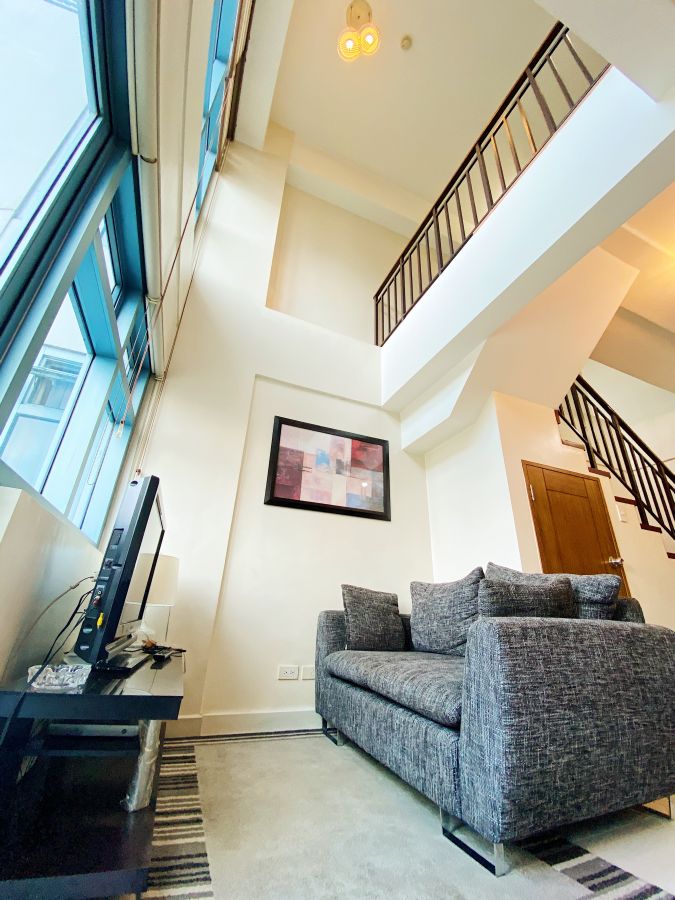 Loft Type Condo with Skyscraper view07