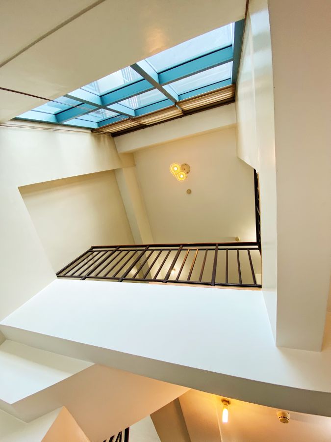 Loft Type Condo with Skyscraper view08