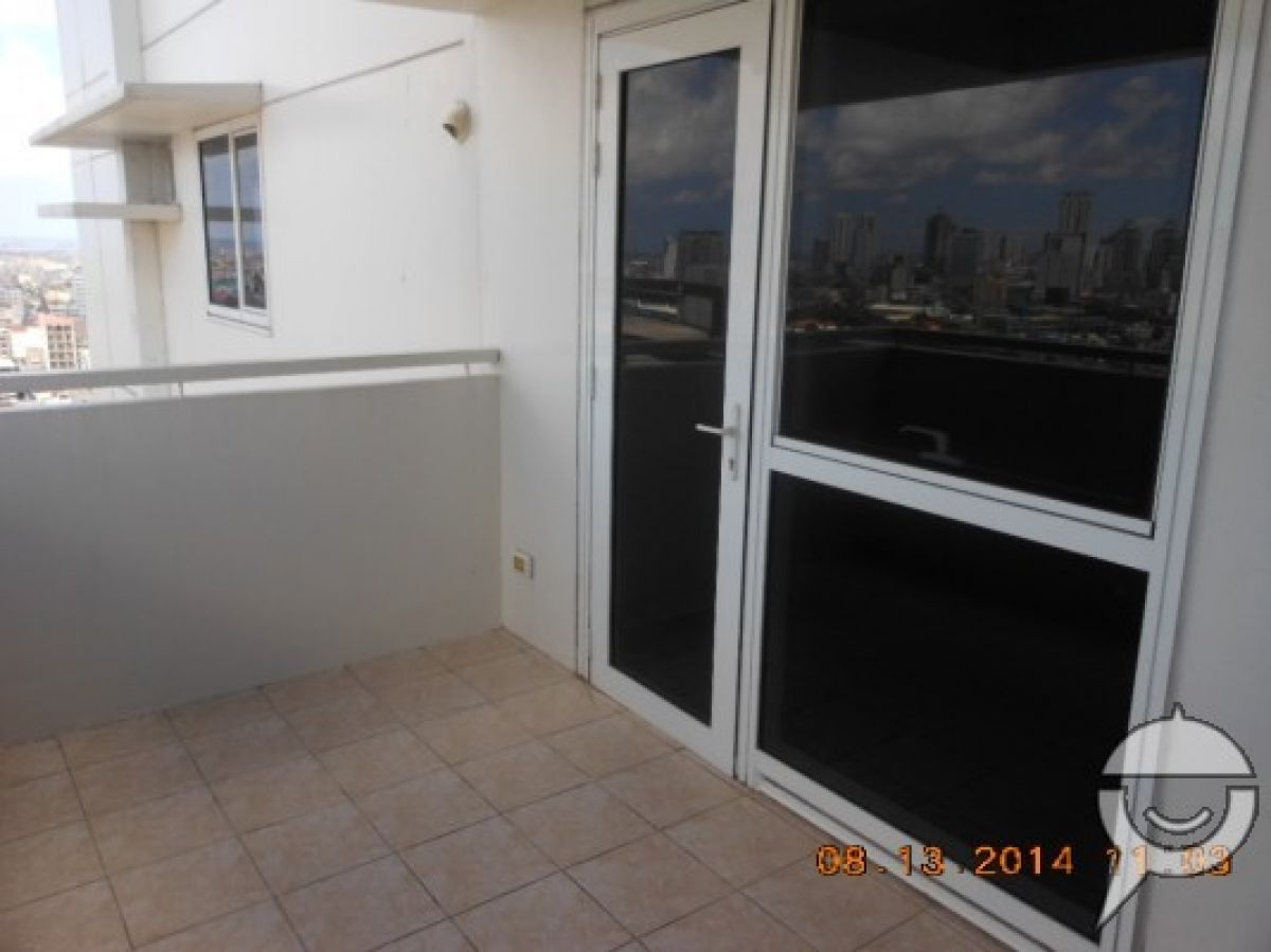 Studio Unit in Ayala Celadon Park Manila near the University Belt03