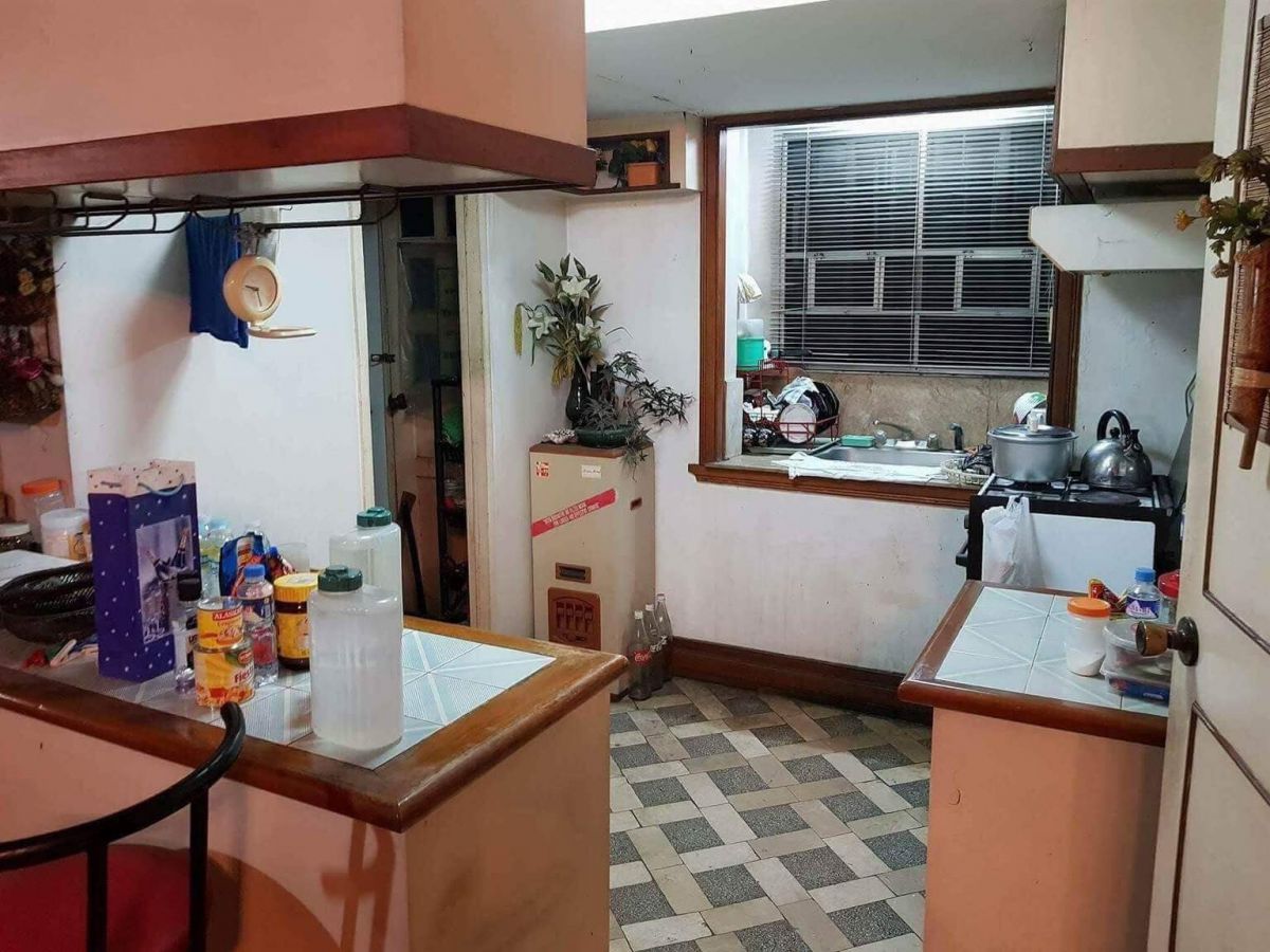 "Fully Furnished 2-Bedroom Condo in Makati, for Rent!"04