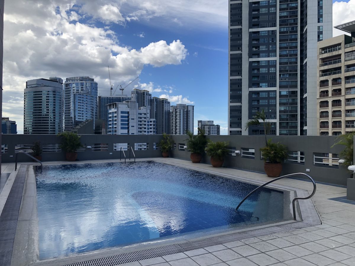 Bright & spacious 2BR apt in Salcedo village07