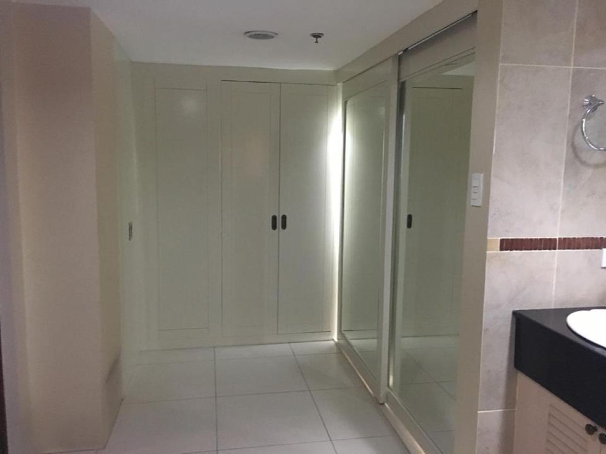"Fully renovated spacious 3 bedroom Unit at One Orchard Road, Eastwood City"03