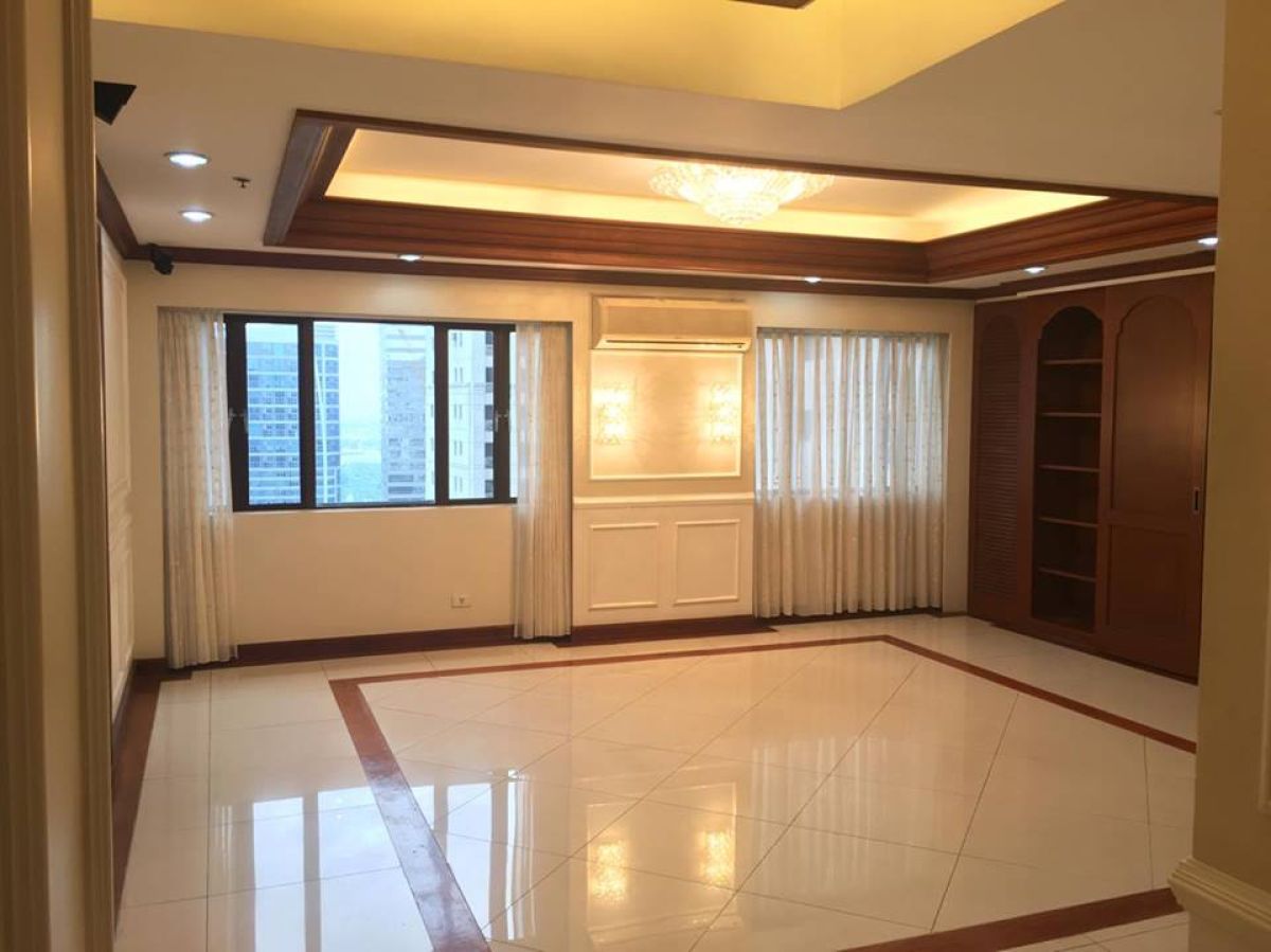 "Fully renovated spacious 3 bedroom Unit at One Orchard Road, Eastwood City"04