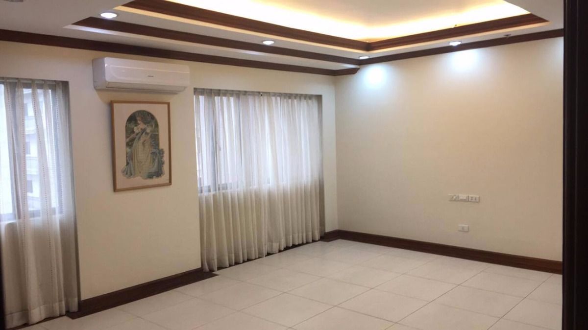 "Fully renovated spacious 3 bedroom Unit at One Orchard Road, Eastwood City"05