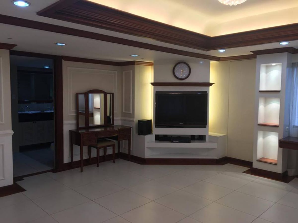"Fully renovated spacious 3 bedroom Unit at One Orchard Road, Eastwood City"06