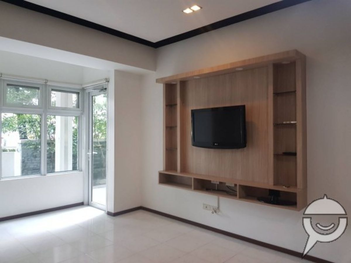 1-Bedroom Garden Unit in Two Serendra07