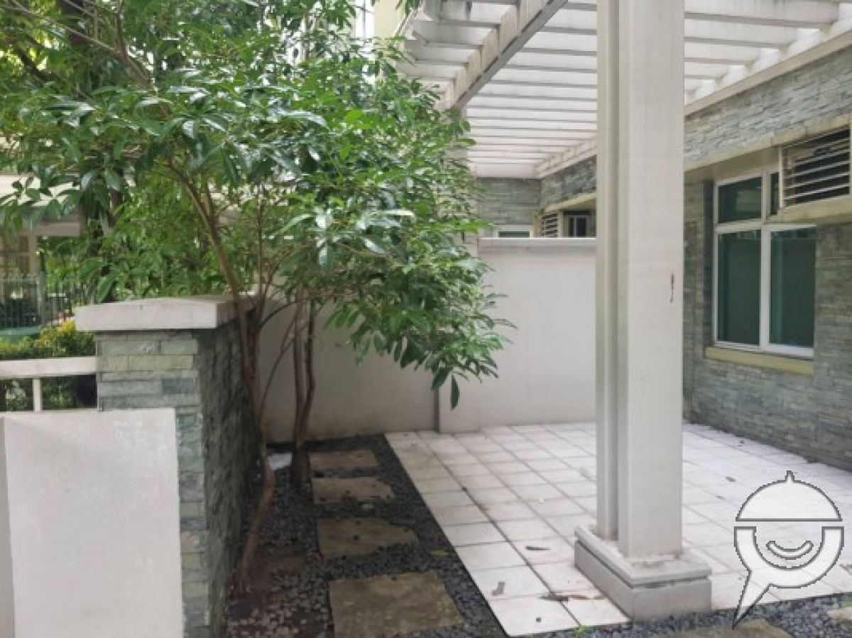 1-Bedroom Garden Unit in Two Serendra09
