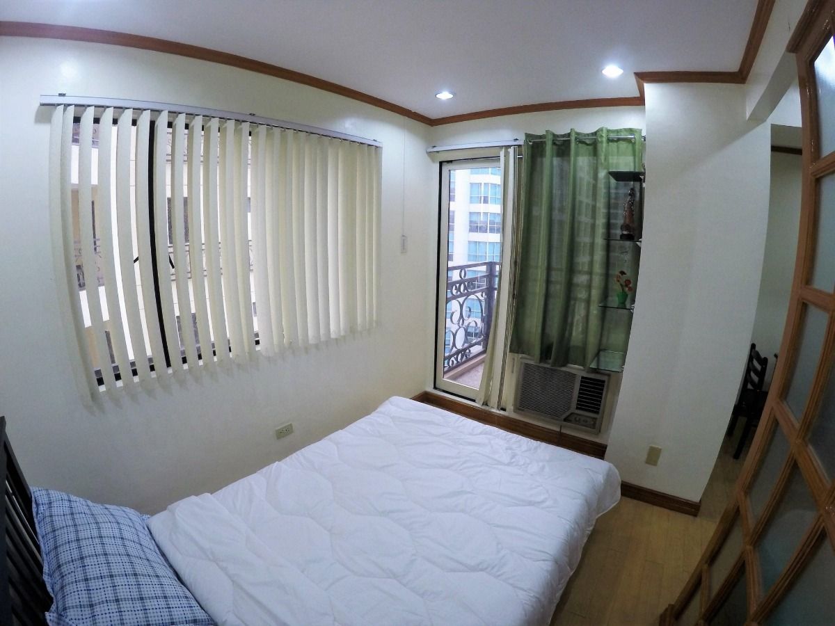 Studio with Balcony in Lafayette 108