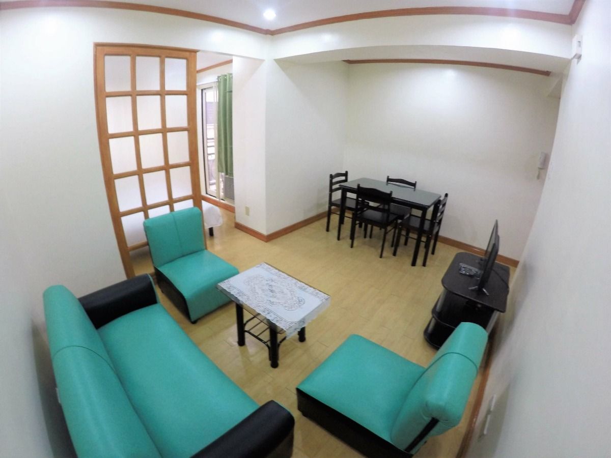 Studio with Balcony in Lafayette 109