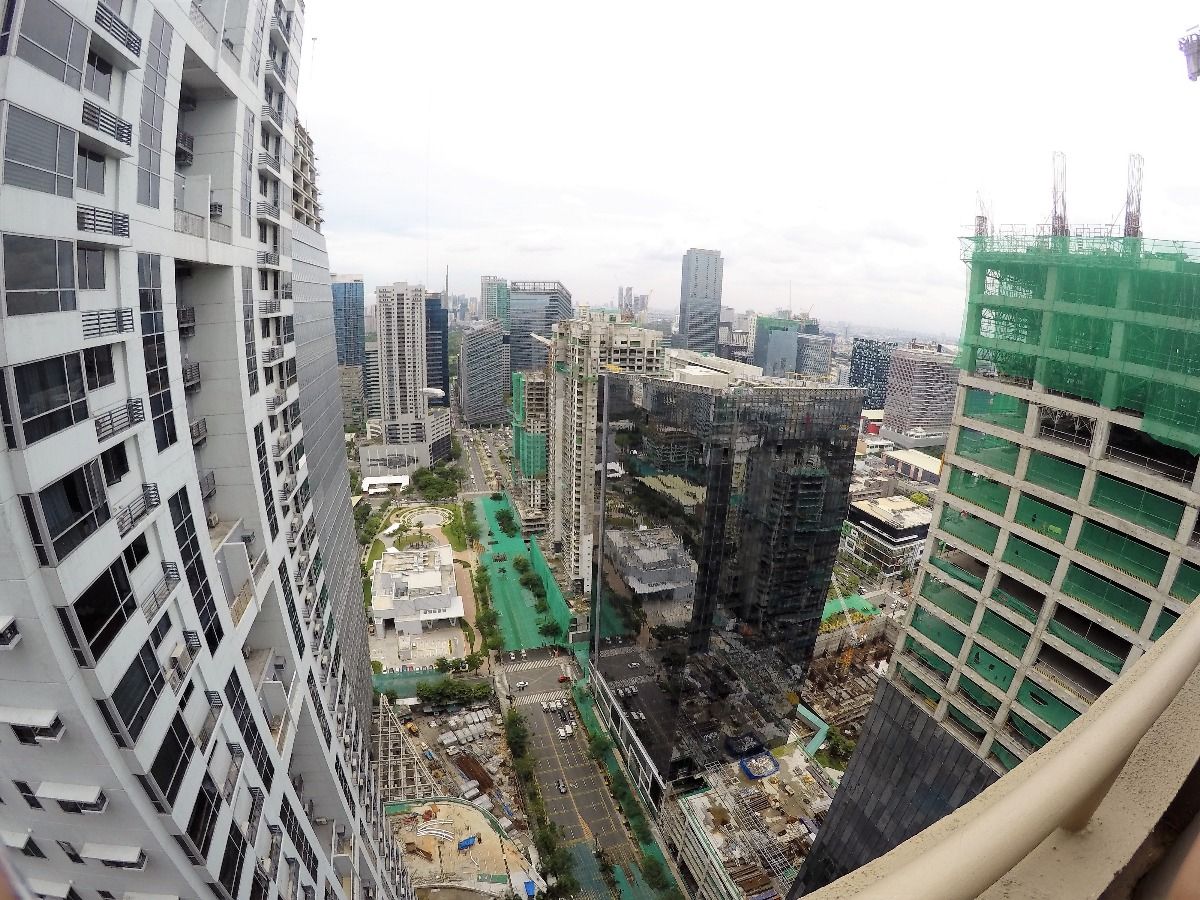 1 Bedroom Unit in South of Super Market Private Residences03