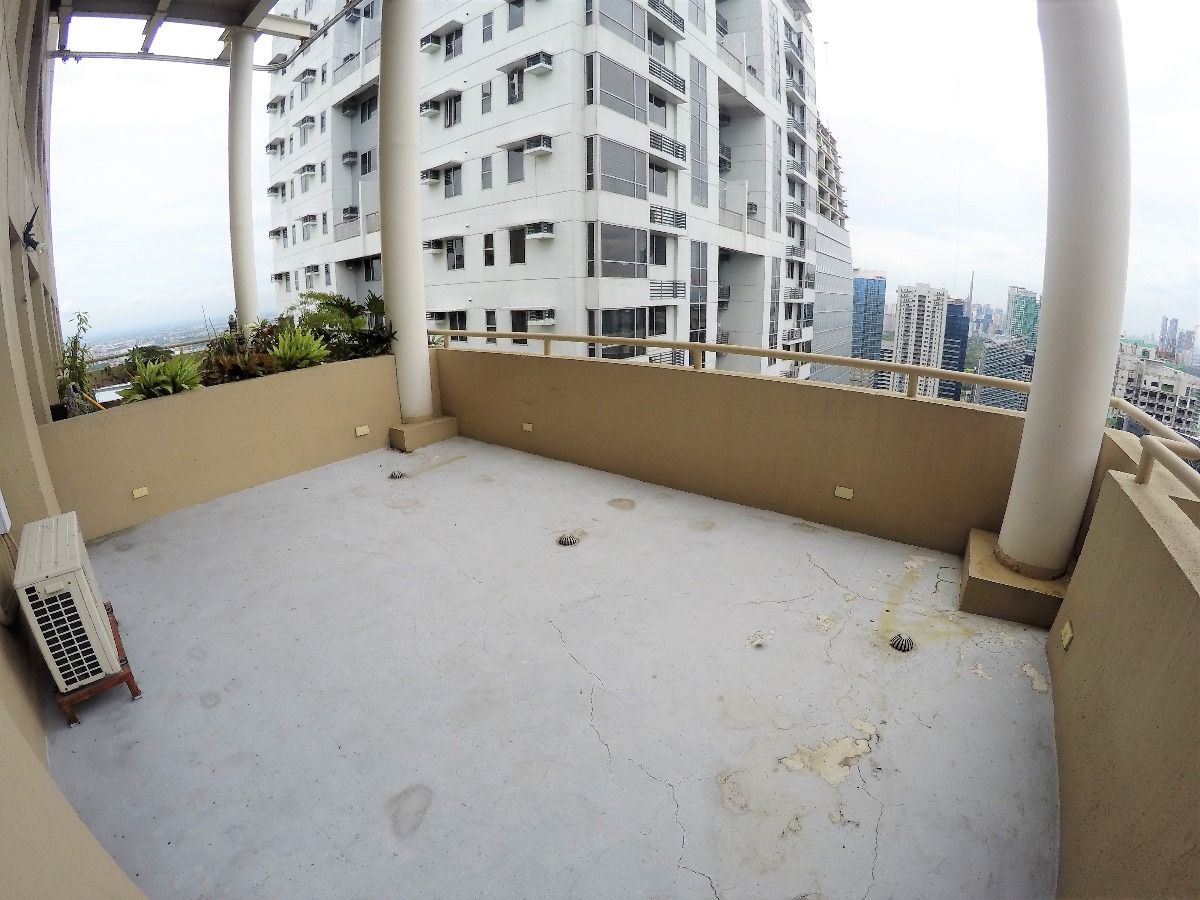 1 Bedroom Unit in South of Super Market Private Residences05