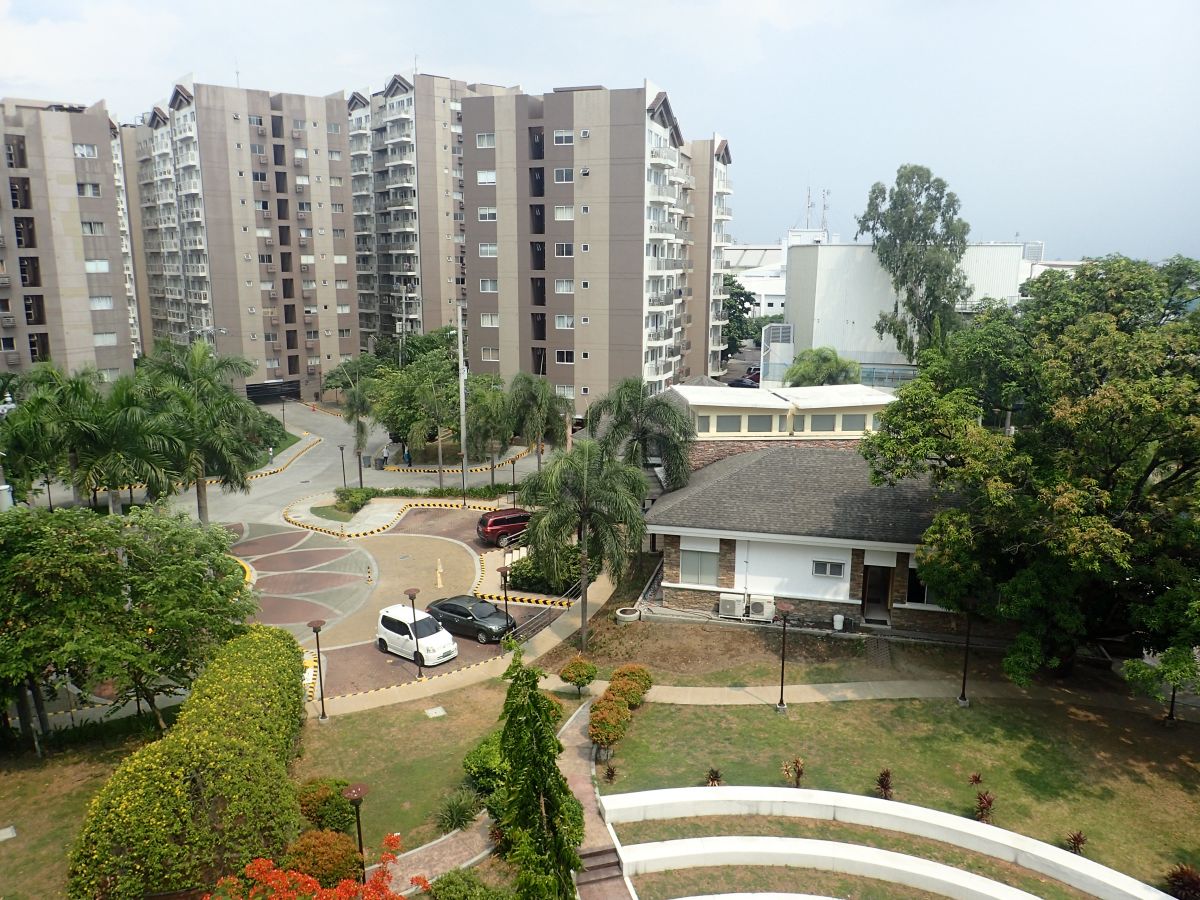 For Rent 3-BR condo unit @ Woodsville Viverde Mansions with Balcony & Maid's Rm04