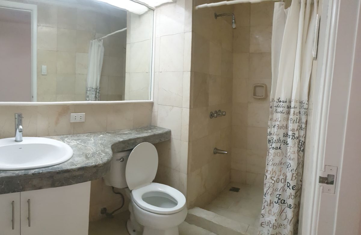 "Beautiful 3 BR at Alexandra Condominium - Ortigas, CBD"09