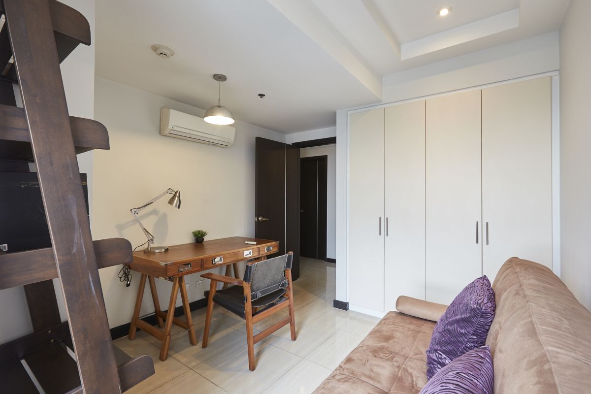 "3BR Fully-furnished Condominium Unit for Rent at The Residences at Greenbelt, Le"05