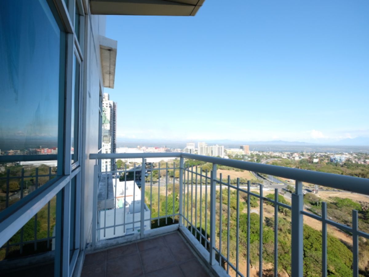 2 Bedroom Penthouse Corner Unit at La Vie Flats Alabang04