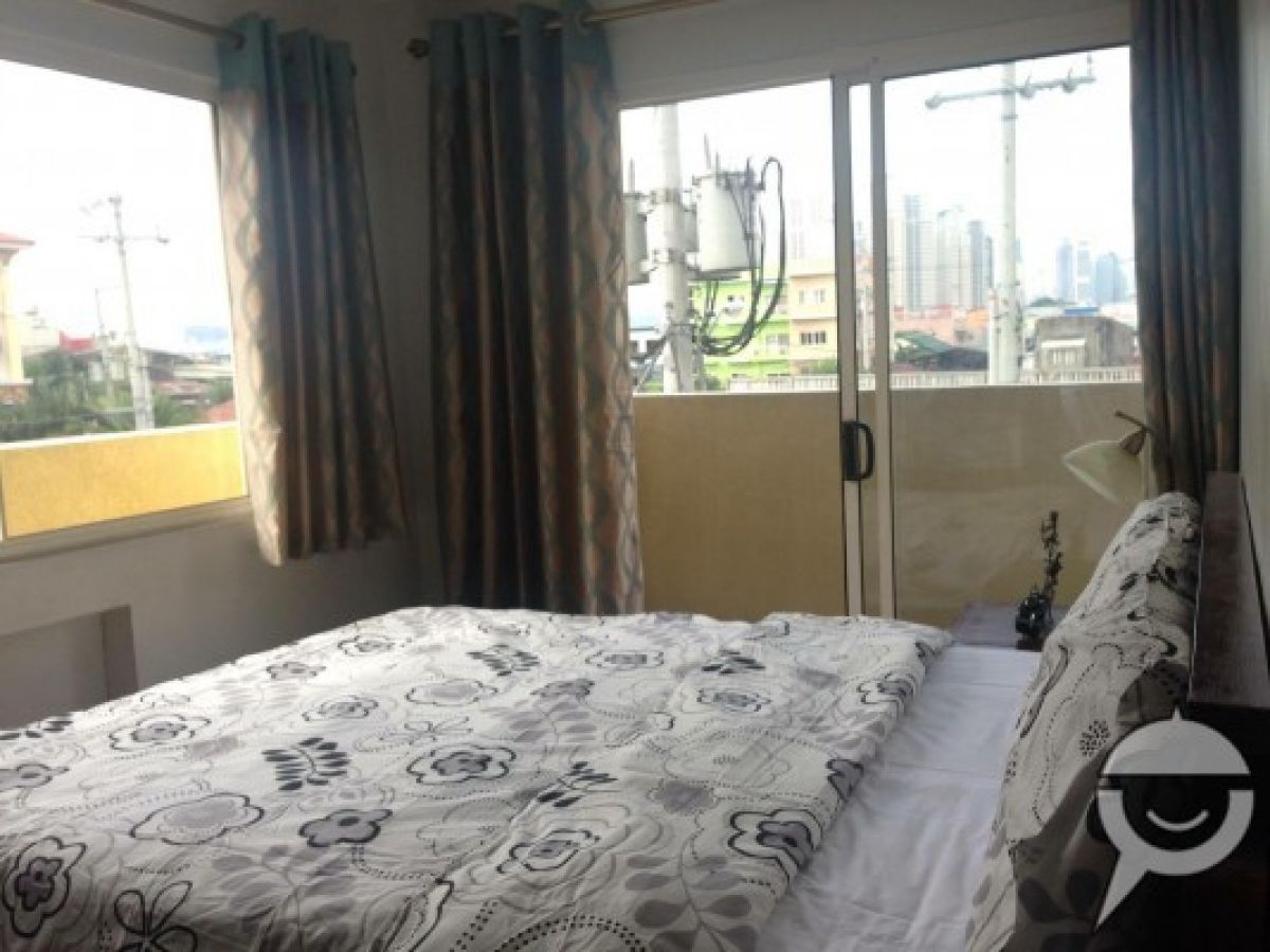 2bedroom condo with balcony and pool03