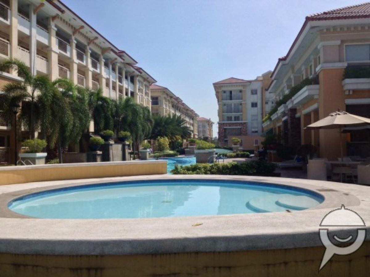 2bedroom condo with balcony and pool04