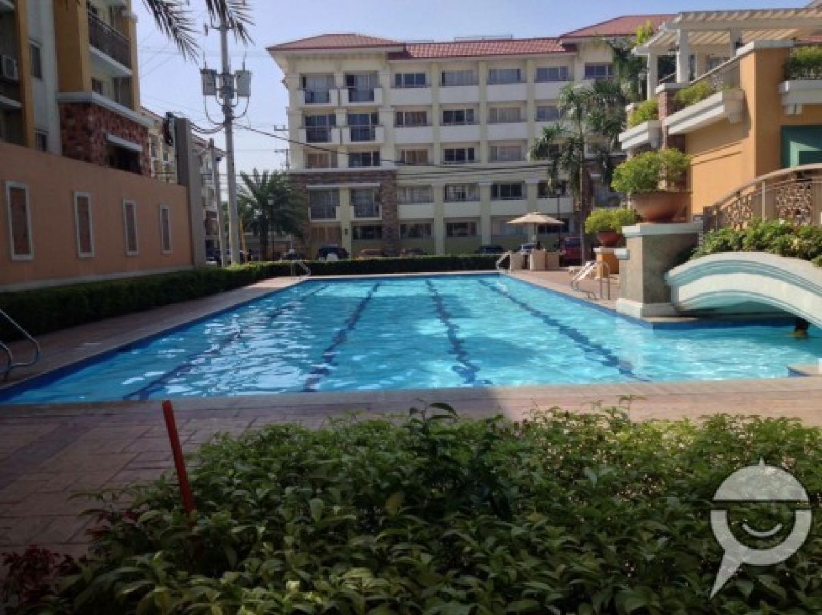 2bedroom condo with balcony and pool06