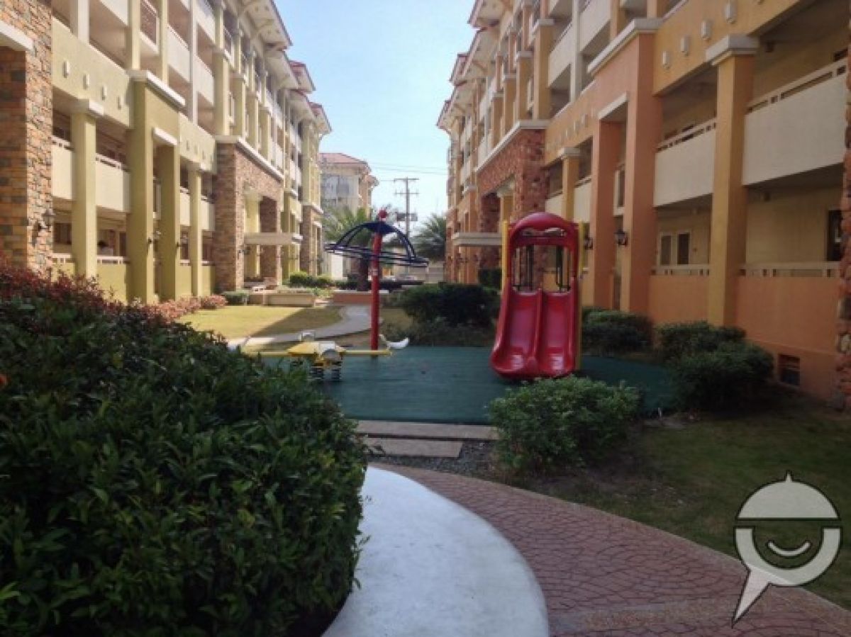 2bedroom condo with balcony and pool09