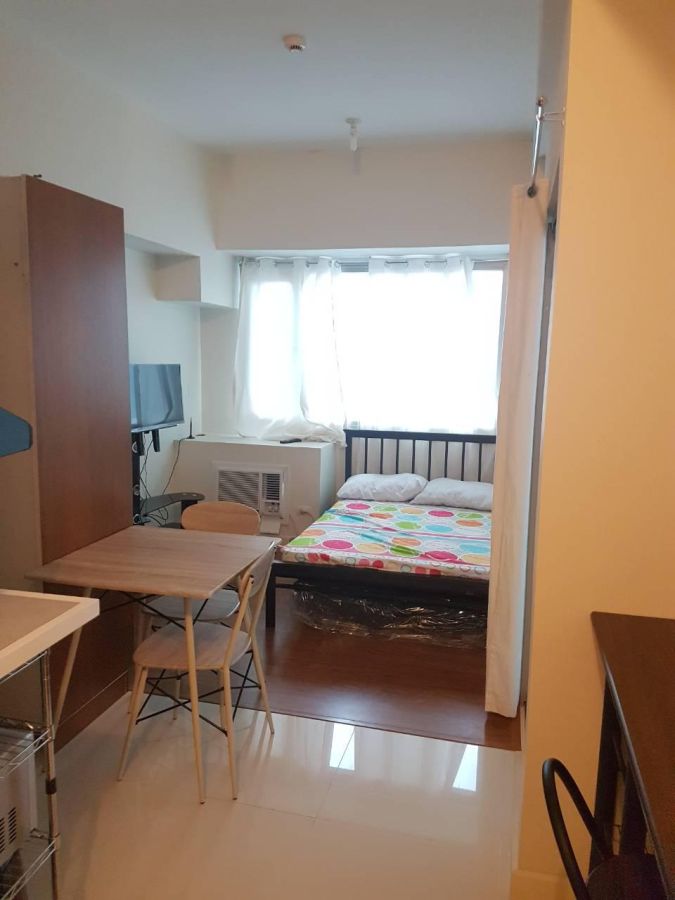 Studio Unit For Rent in Eton Tower Makati Fully Furnished near Greenbelt03