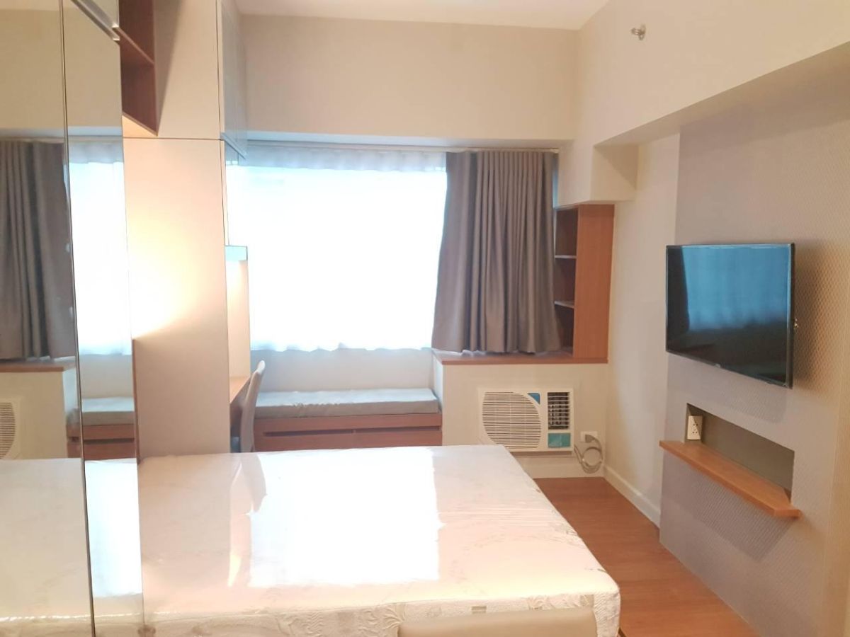 Nice Studio Unit For Rent in Eton Tower Makati Near Greenbelt07