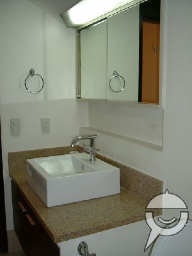 Classy studio for rent at the makati tuscany04