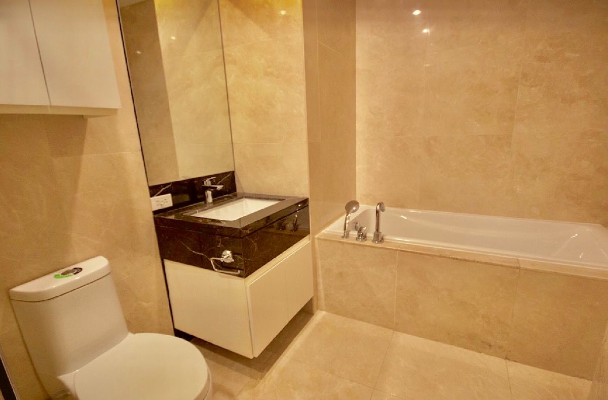 Spacious Brand New 2 Bedroom Unit for Lease at Trump Tower Manila02