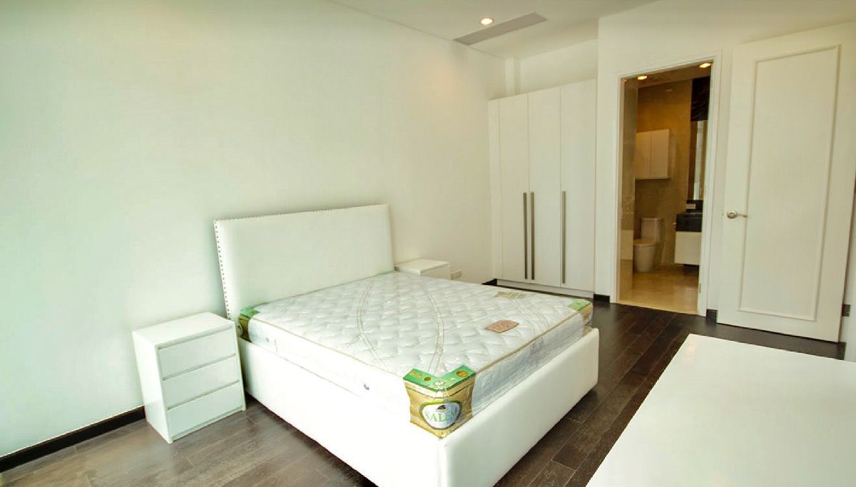 Spacious Brand New 2 Bedroom Unit for Lease at Trump Tower Manila03