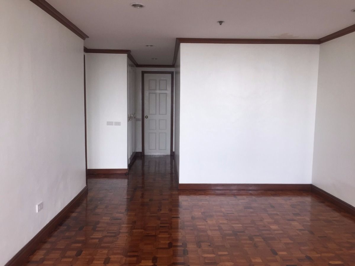 3 Floors Penthouse For Rent Renaissance Tower Near Ortigas CBD03