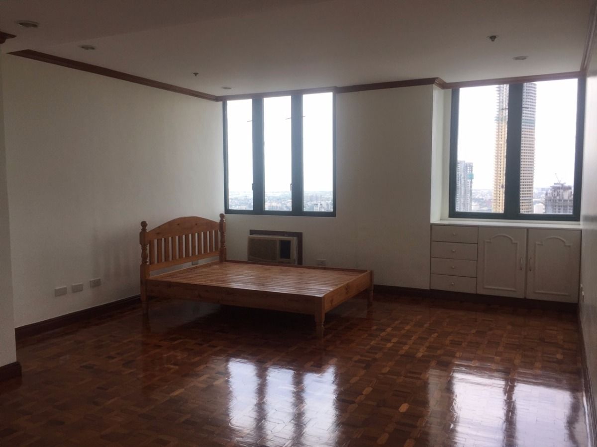 3 Floors Penthouse For Rent Renaissance Tower Near Ortigas CBD04