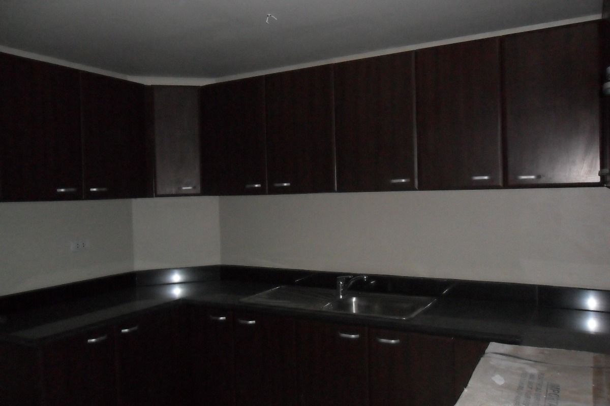 3 Bedroom Condo w Parking McKinley Garden Villas Taguig04