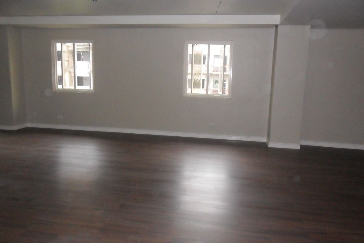 3 Bedroom Condo w Parking McKinley Garden Villas Taguig05