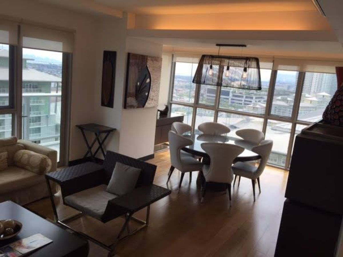 "Palm Tower at One Serendra, 1 Bedroom, Furnished w Parking, 75 sqm"02