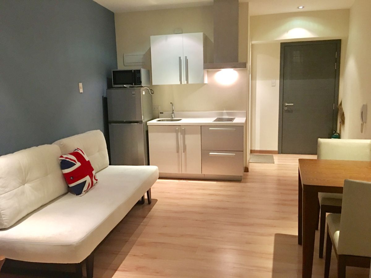 Fully Furnished Studio Unit For Lease at Knightsbridge Residences Makati03