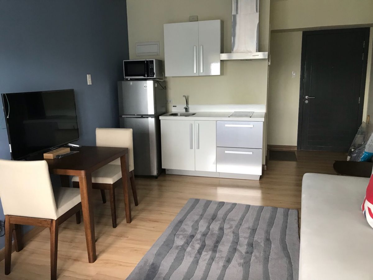 Fully Furnished Studio Unit For Lease at Knightsbridge Residences Makati04