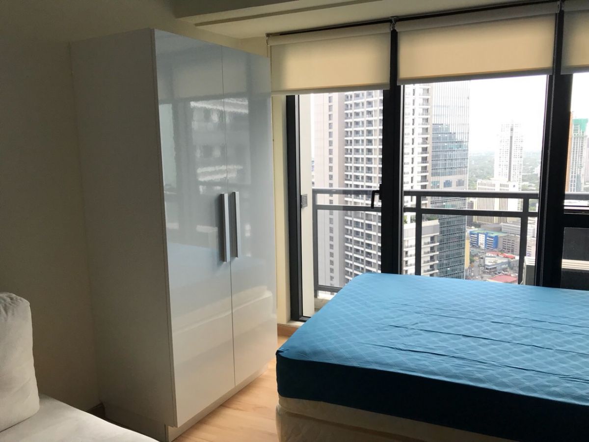 Fully Furnished Studio Unit For Lease at Knightsbridge Residences Makati06