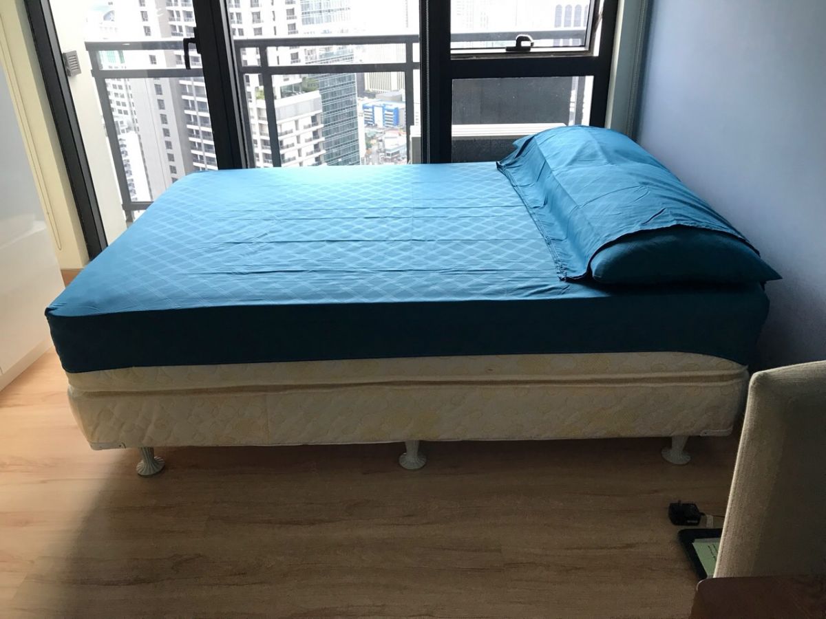 Fully Furnished Studio Unit For Lease at Knightsbridge Residences Makati10